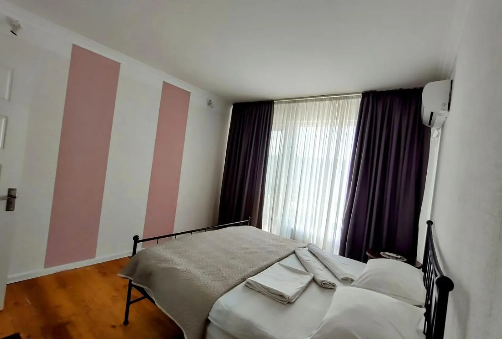 Bed & Breakfast Bookwine Tasting In Tbilisi Georgien
