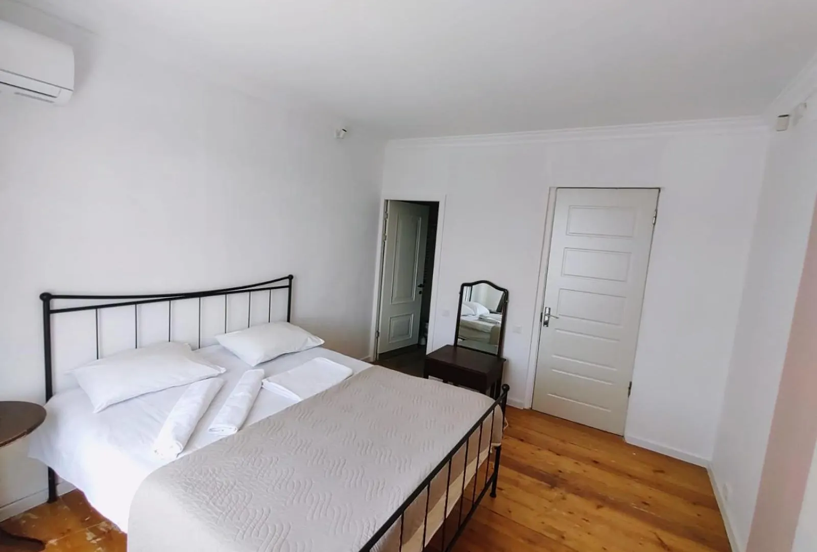 Bed and Breakfast Bookwine Tasting In Tbilisi Bed & Breakfast